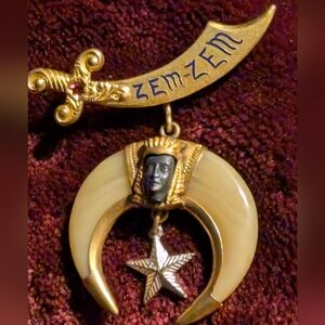Rare Vintage Masonic Mason Shriner Claw Pharaoh Pin Badge Brooch